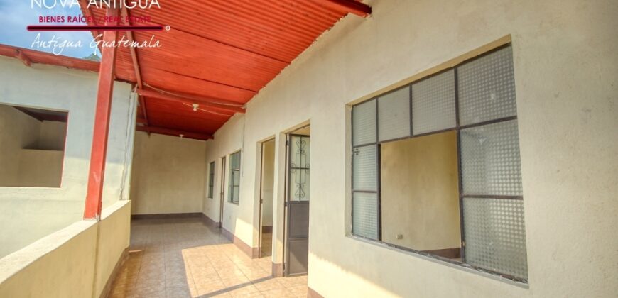 A4245 – Casa en renta a distancia caminable del centro de Antigua Guatemala