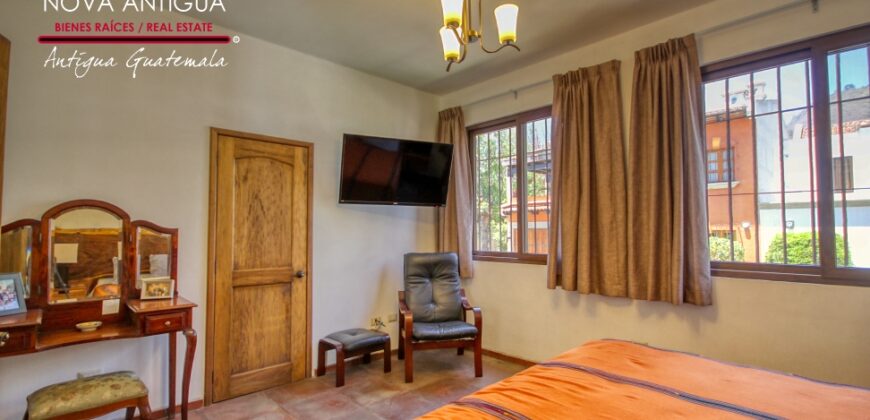 F491 – Casa en venta en residencial en el area de Jococtenango
