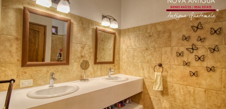 F491 – Casa en venta en residencial en el area de Jococtenango