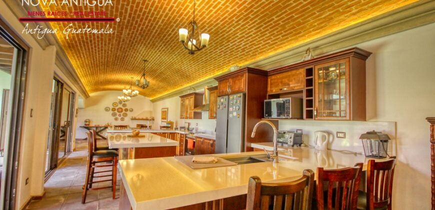 F491 – Casa en venta en residencial en el area de Jococtenango