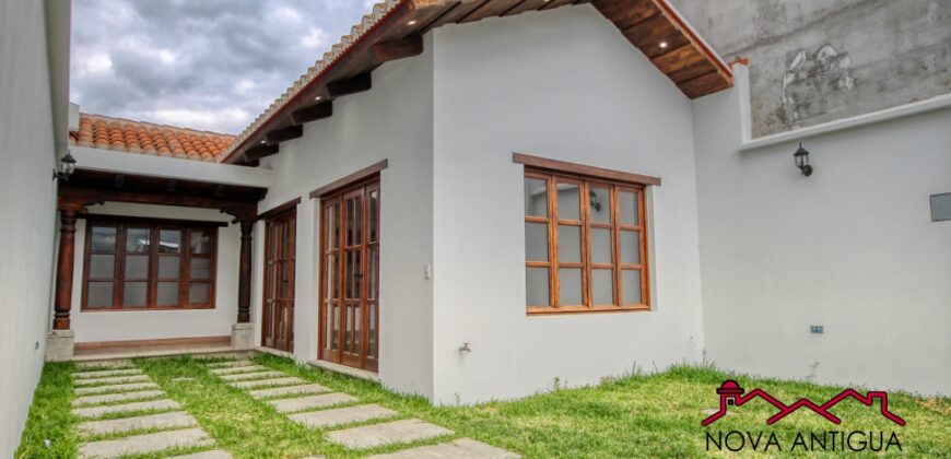 T50- Casa en venta en el area de San Miguel Dueñas