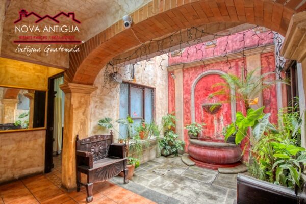 A4247 – House in the Antigua Guatemala area