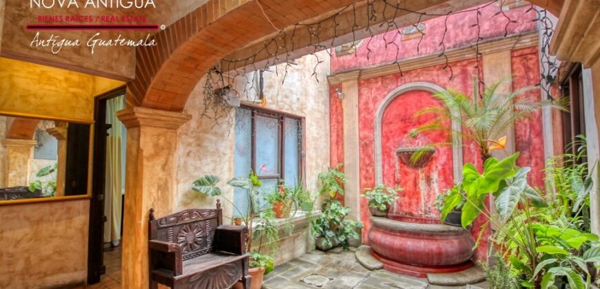 A4247 – House in the Antigua Guatemala area