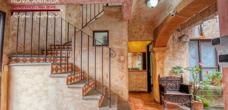 A4247 – House in the Antigua Guatemala area