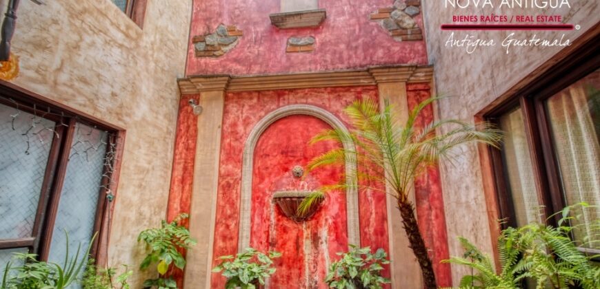 A4247 – House in the Antigua Guatemala area