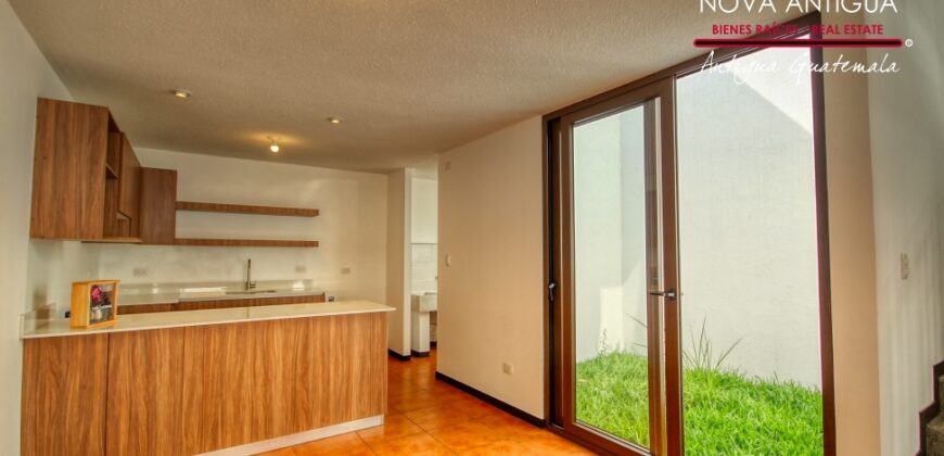 R35 – Bonita casa en venta en carretera hacia Alotenango