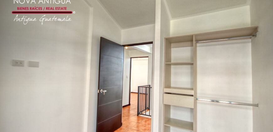 R35 – Bonita casa en venta en carretera hacia Alotenango