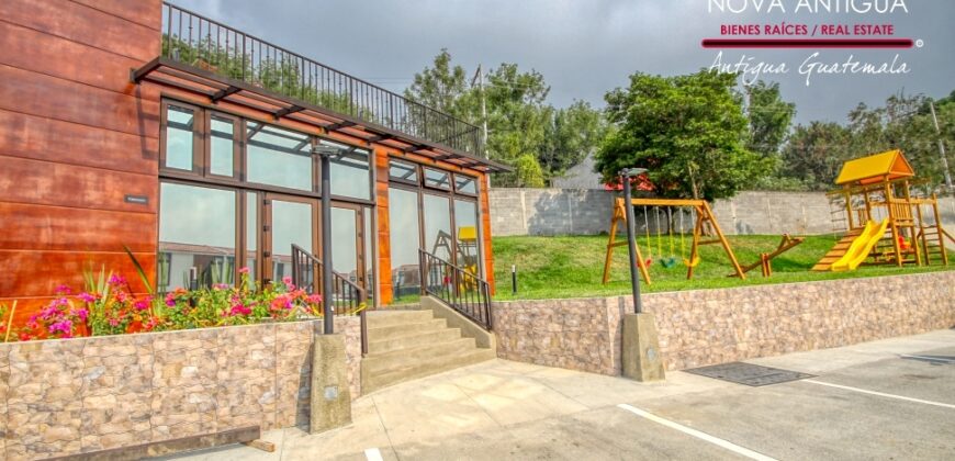 R35 – Beautiful house for sale on the road to Alotenango