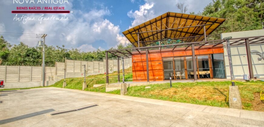 R35 – Bonita casa en venta en carretera hacia Alotenango