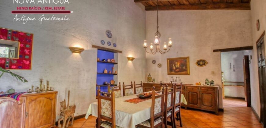 A4249 – Hermosa propiedad con amplio jardin