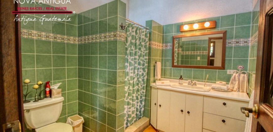 A4249 – Hermosa propiedad con amplio jardin