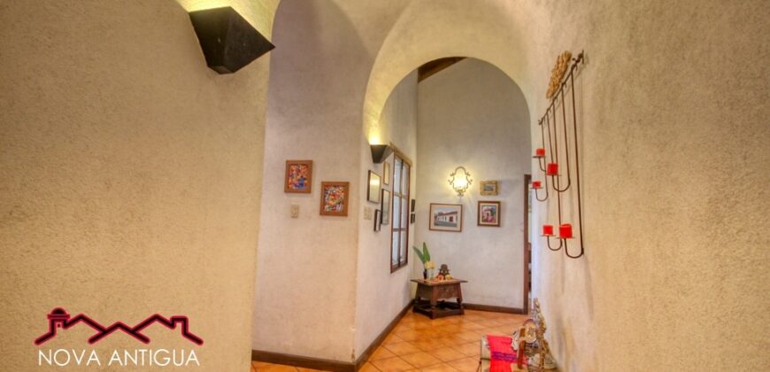 A4249 – Beautiful property with large garden