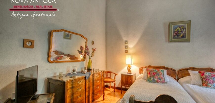 A4249 – Hermosa propiedad con amplio jardin