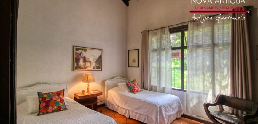 A4249 – Beautiful property with large garden