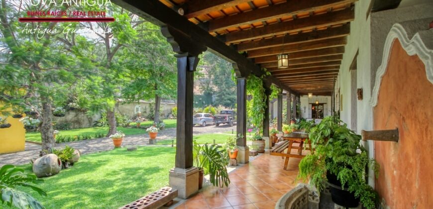 A4249 – Hermosa propiedad con amplio jardin