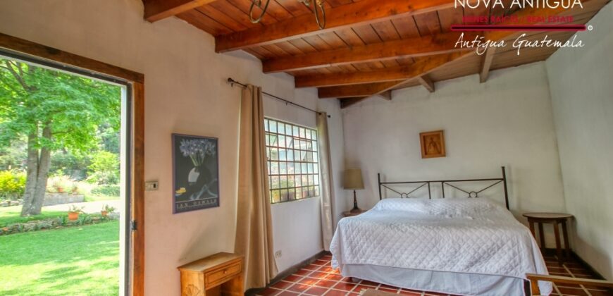 A4249 – Hermosa propiedad con amplio jardin