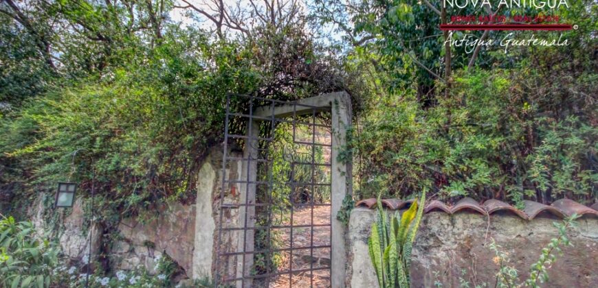 A4249 – Hermosa propiedad con amplio jardin