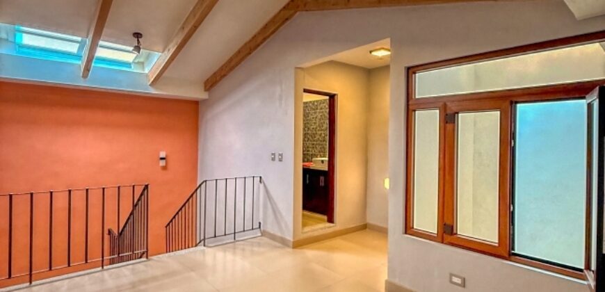 A4248 – Apartamento sin muebles en el Centro de Antigua G.