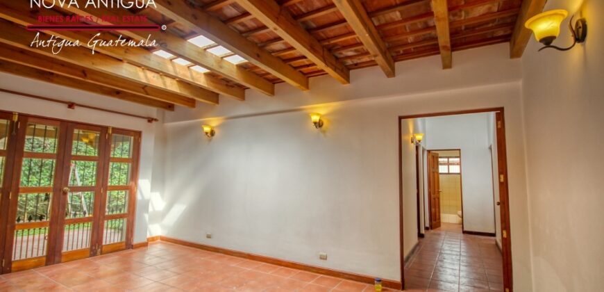 G44 – House in a gated community in the San Felipe de Jesus area