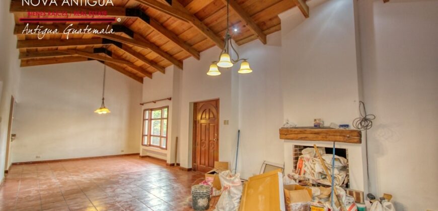 G44 – House in a gated community in the San Felipe de Jesus area
