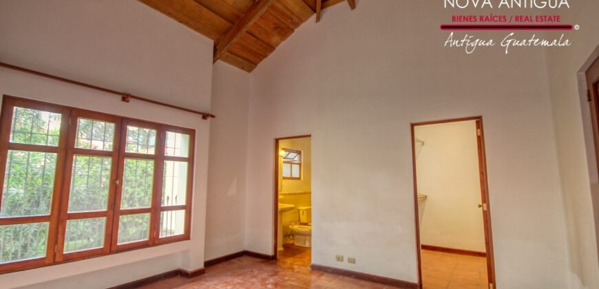 G44 – Casa dentro de residencial en el area de San Felipe de Jesus