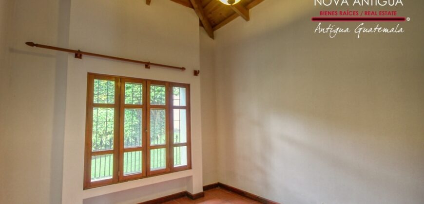 G44 – House in a gated community in the San Felipe de Jesus area