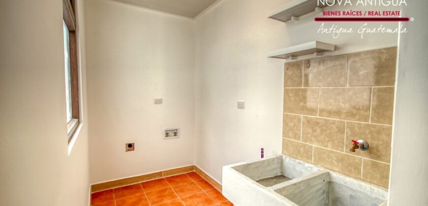 R36 – Beautiful house within a residential area on the road to Alotenango