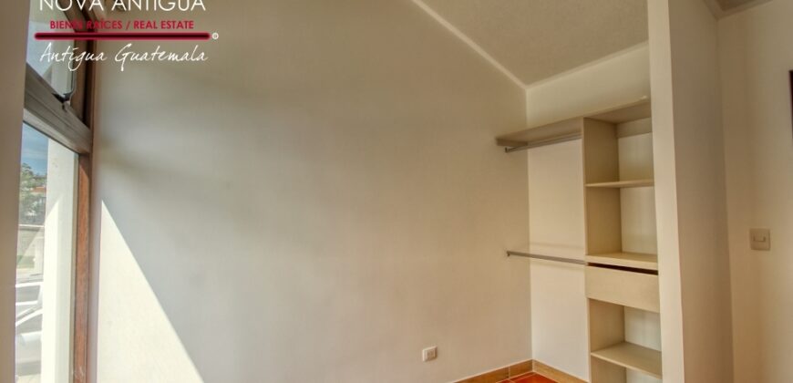 R36 – Beautiful house within a residential area on the road to Alotenango