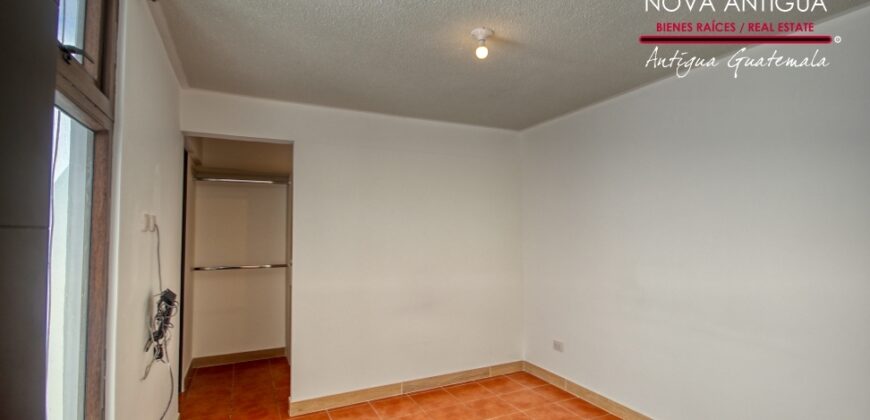 R36 – Bonita casa dentro de residencial carretera hacia Alotenango