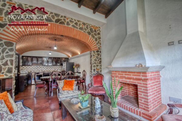 Acogedora Casa en Renta y/o Venta en Residencial Privado, Jocotenango