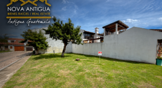 B151 – Terreno de esquina dentro de residencial en el area del calvario