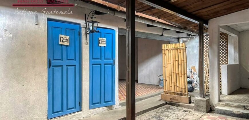 A4252 – Commercial house for rent in downtown Antigua G.