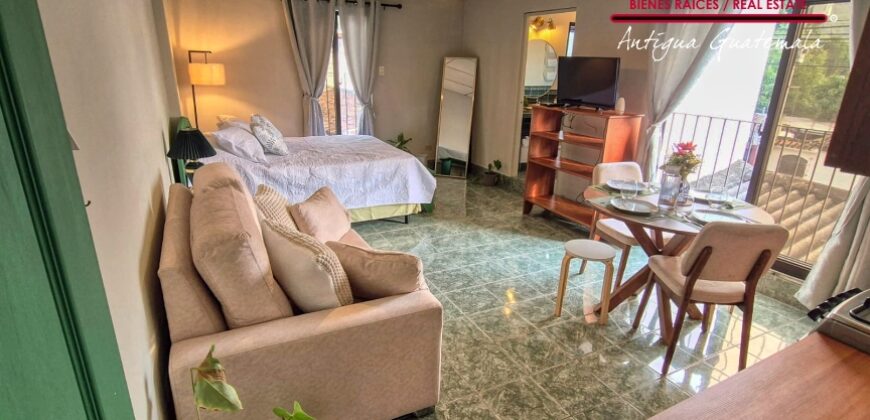 A4250 – Second-level apartment within walking distance of downtown Antigua G.