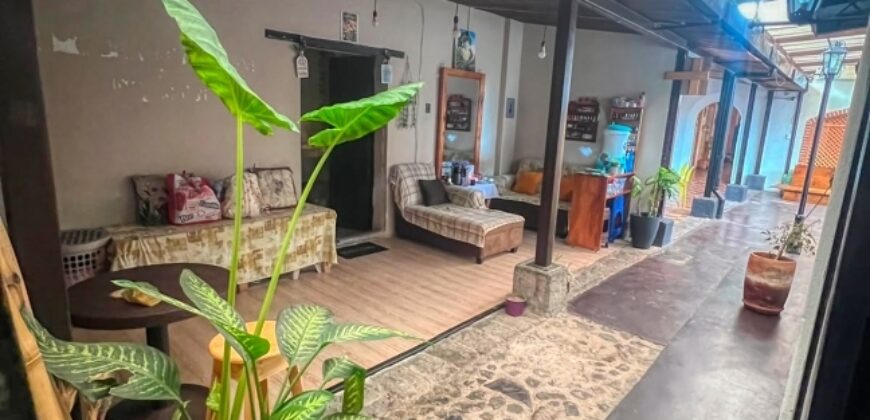 A4252 – Commercial house for rent in downtown Antigua G.