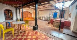 A4252 – Commercial house for rent in downtown Antigua G.