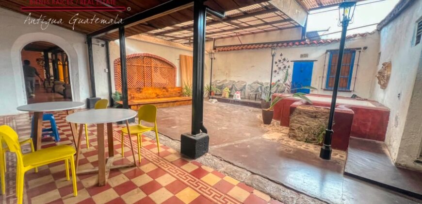 A4252 – Casa comercial en renta en el centro de Antigua G.