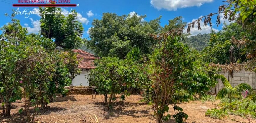 Q35 – Terreno de esquina en el area de San Juan del Obispo