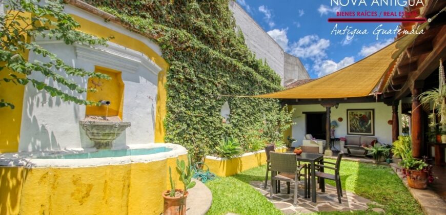 A4251 – Excellent investment opportunity in the center of Antigua G.
