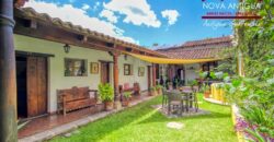 A4251 – Excellent investment opportunity in the center of Antigua G.