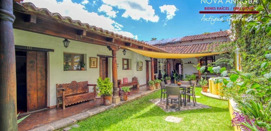 A4251 – Excellent investment opportunity in the center of Antigua G.