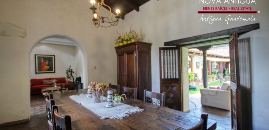 A4251 – Excellent investment opportunity in the center of Antigua G.