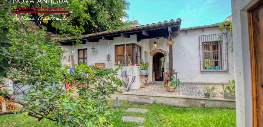 A4251 – Excellent investment opportunity in the center of Antigua G.