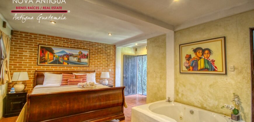 F494 – House plus apartment in a gated community