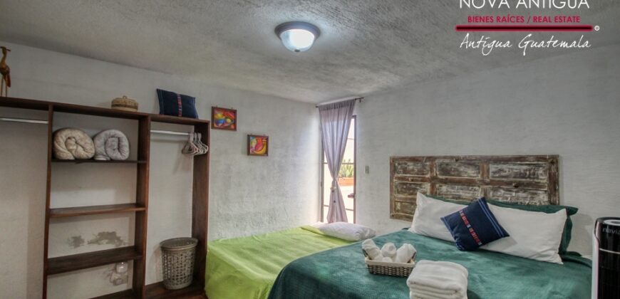F493 – Amplia casa de dos niveles en fraccionamiento privado