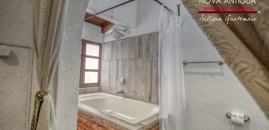 F493 – Spacious two-level house in a gated community