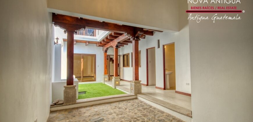 T51 – Casa en residencial carretera hacia San Miguel Dueñas