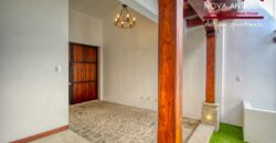 T51 – House in a gated community on the road to San Miguel Dueñas