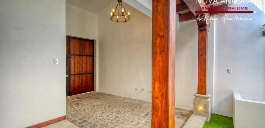 T51 – Casa en residencial carretera hacia San Miguel Dueñas