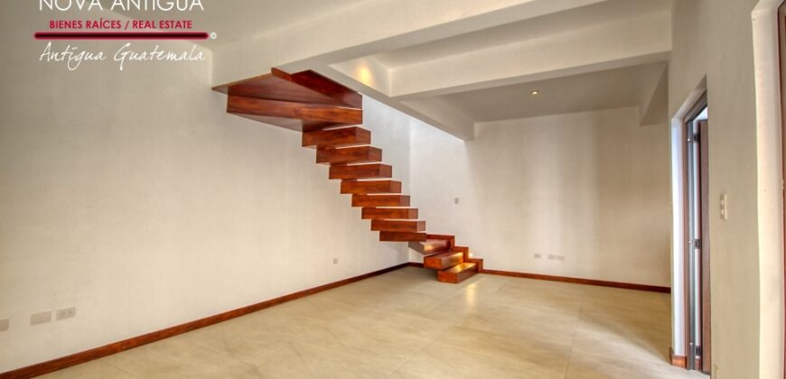 T51 – House in a gated community on the road to San Miguel Dueñas