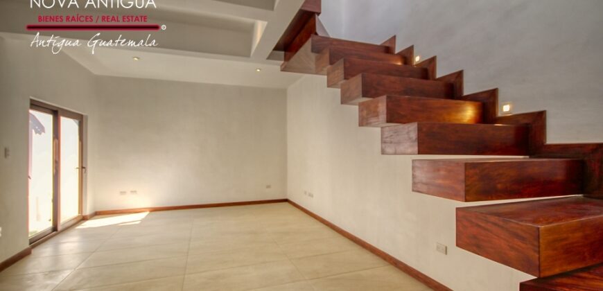 T51 – Casa en residencial carretera hacia San Miguel Dueñas